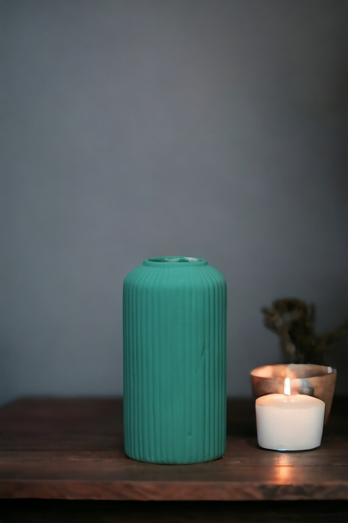Vibrant Green Flower Vase for Flowers or Pampas