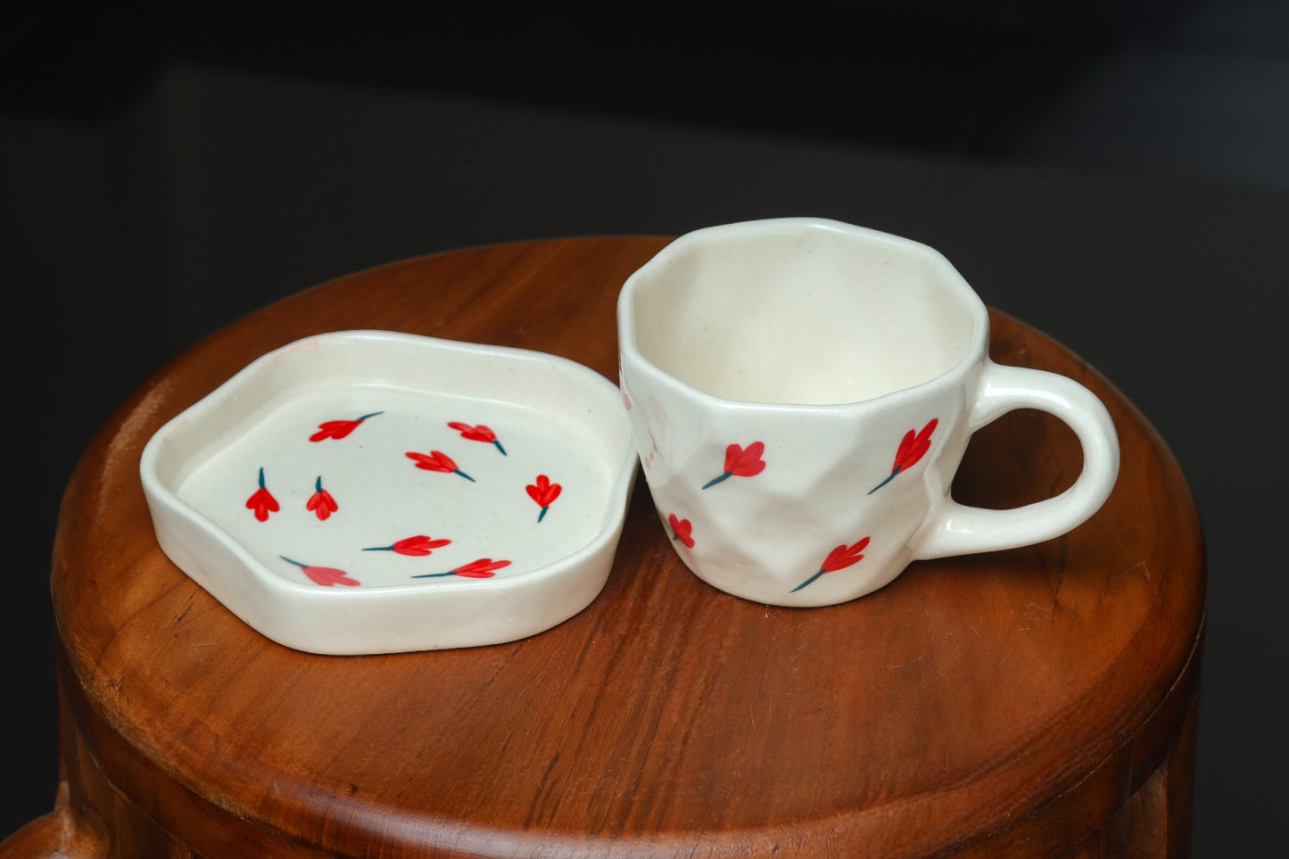 Pentagon shaped coaster with floral cups