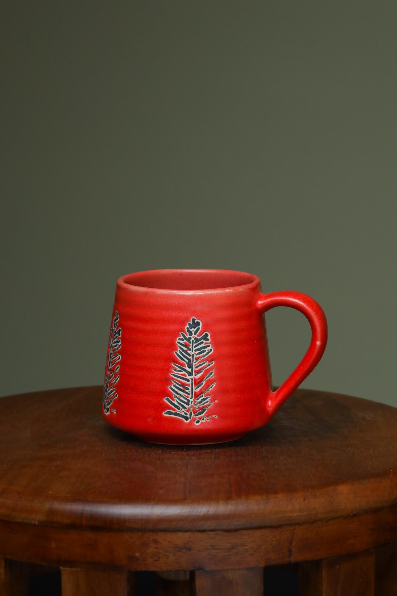 Elegant nature inspired red cups
