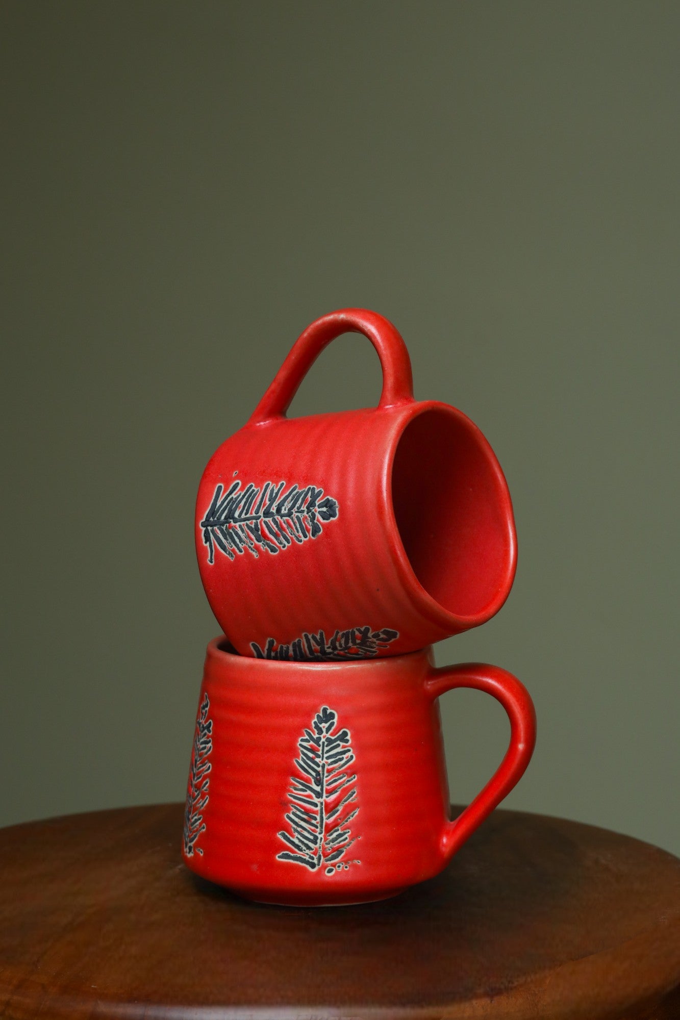 Elegant nature inspired red cups