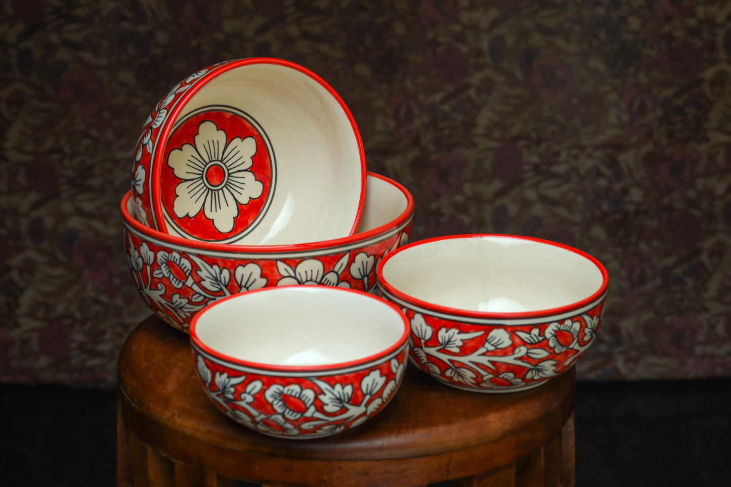 Red bowls with floral pattern - Set of 4